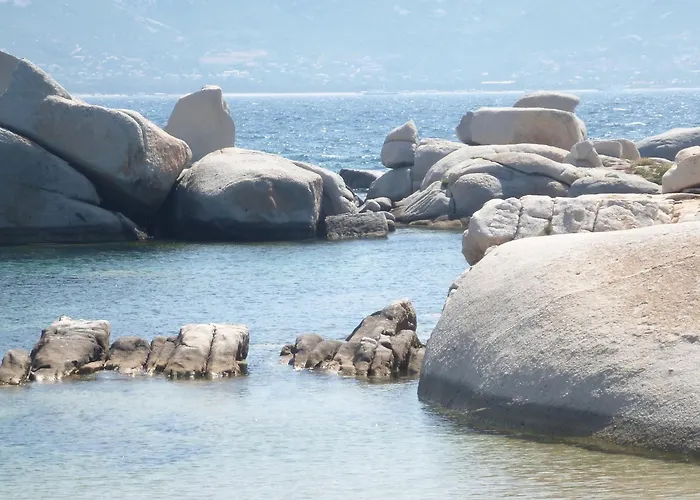 Les Galets Bleus De Calvi