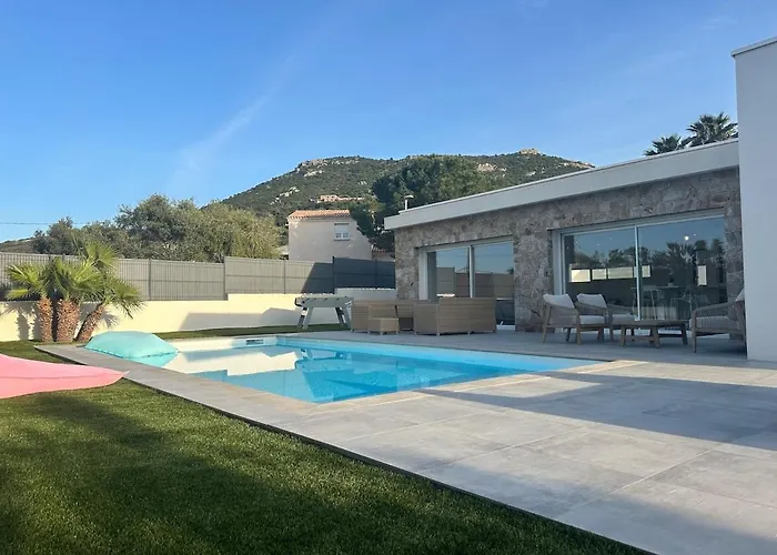Villa Neuve Avec Piscine 3 Chambres 140 M2